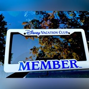 DVC - DISNEY VACATION CLUB MEMBER LICENSE PLATE HOLDER (PLASTIC, NEVER USED)